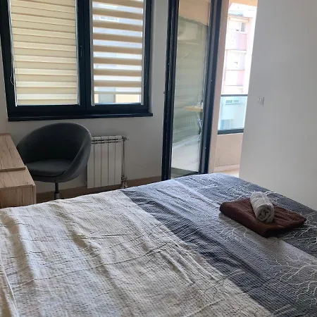 High End In Diamond Garden Building Apartment *