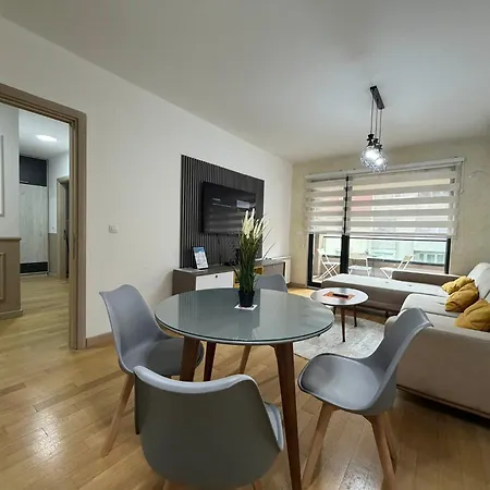 High End In Diamond Garden Building דירה סקופיה