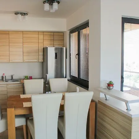 High End In Diamond Garden Building דירה סקופיה