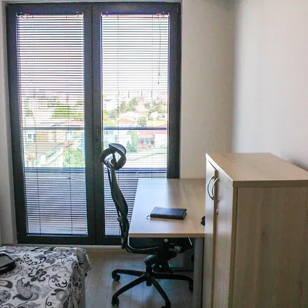 High End In Diamond Garden Building דירה סקופיה