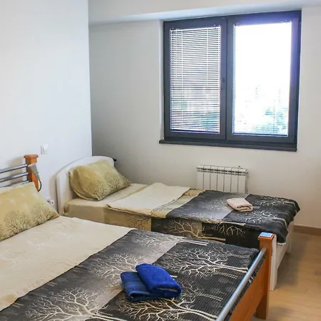 High End In Diamond Garden Building *