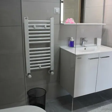 High End In Diamond Garden Building סקופיה