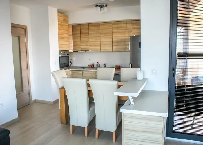 High End In Diamond Garden Building *